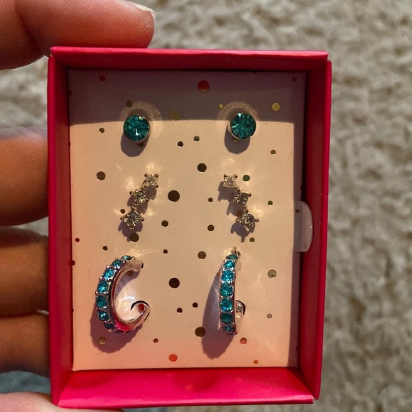 March Birthstone earrings - Picture 1 of 2